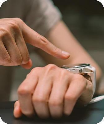 Pessoa usando o aplicativo